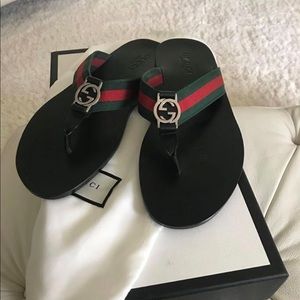 Men’s Gucci flip flops